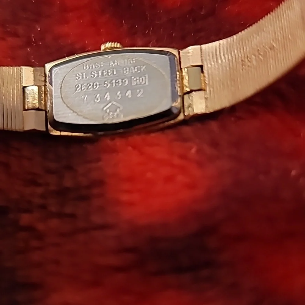 Seiko Goldtone Vintage Quartz R Spring Drive‎ Womens Watch 13mm Face Petite